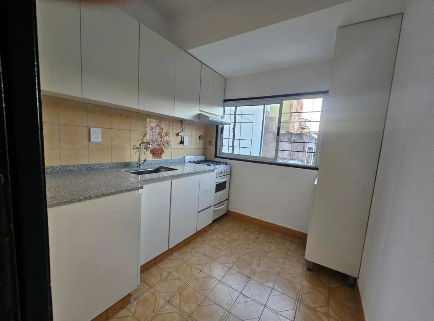 PH 4 AMBIENTES EN ALQUILER EN CASEROS, CON GRAN BALCON Y TERRAZA 5
