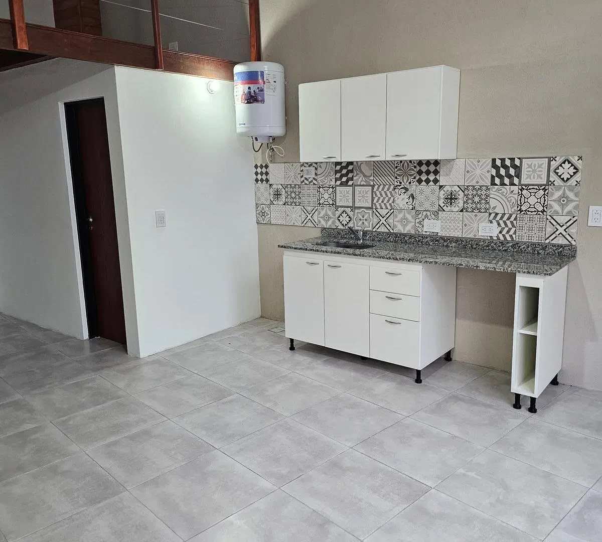 Monoambiente en alquiler en Morón, con entrepiso funcional como dormitorio 5