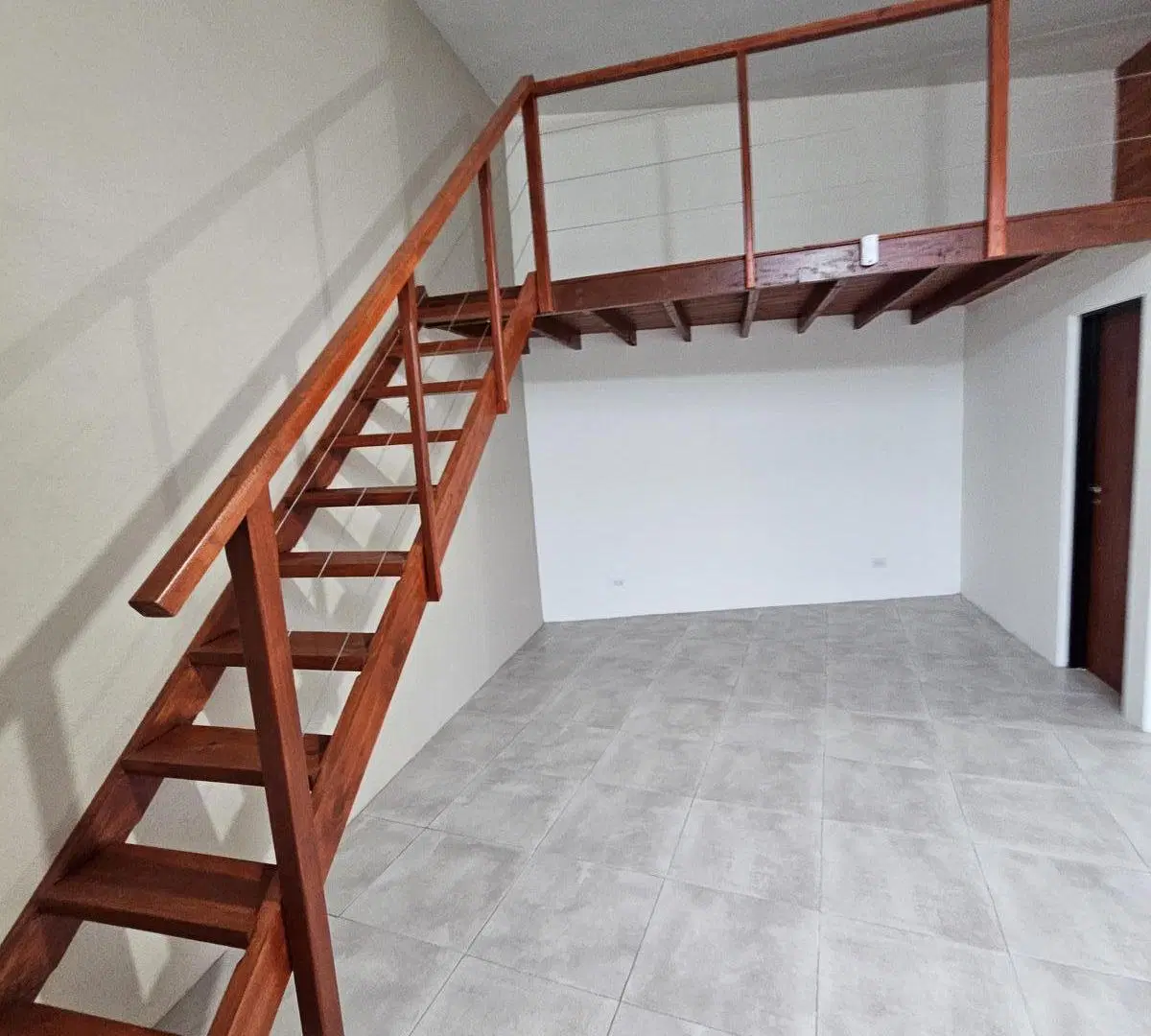 Monoambiente en alquiler en Morón, con entrepiso funcional como dormitorio 3