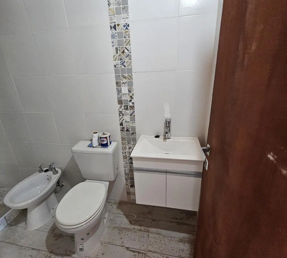 Monoambiente con gran entrepiso (funcional como dormitorio) en alquiler, renovado por completo 2