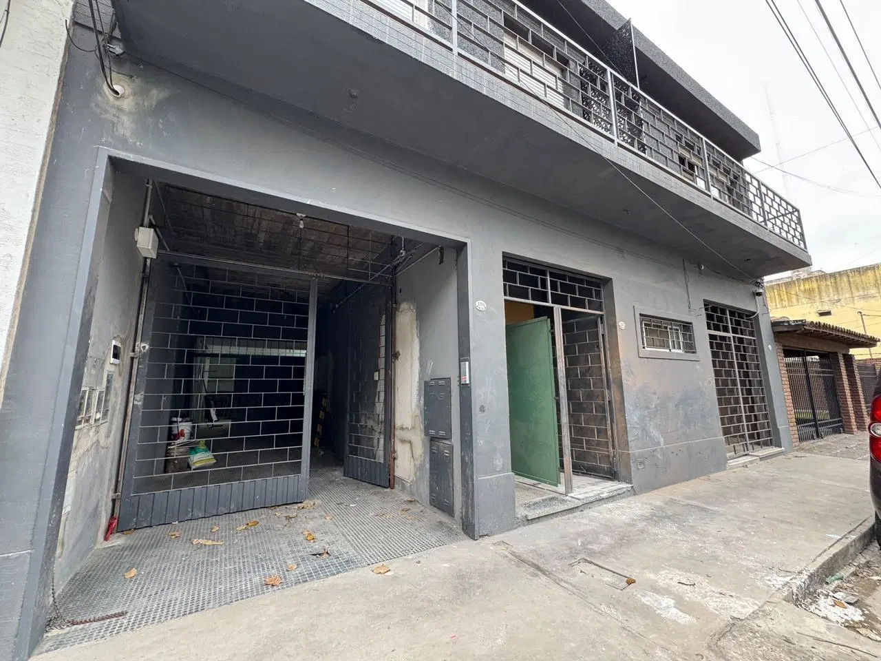 GOLPON DE 120 M2 EN ALQUILER CON FACIL ACCESO A AUTOPISTA Y AV PRINCIPALES 2