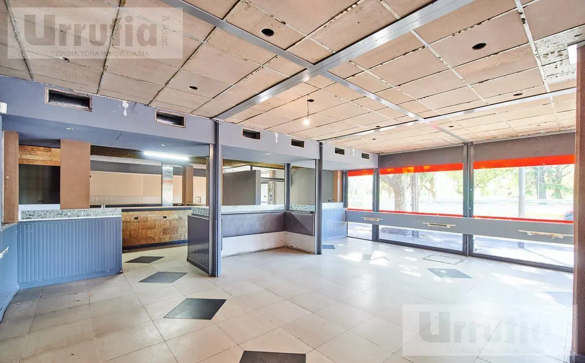 LOCAL DE 300 m² 3