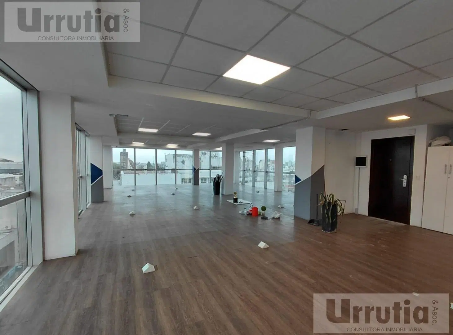OFICINAS -MORON PREMIUM-CON COCHERA Y BAULERA 8