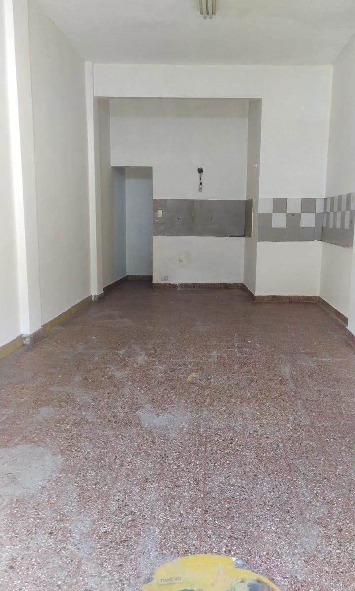 Foto de LOCAL COMERCIAL KIERNAN AL 100- V. TESEI, imagen 2