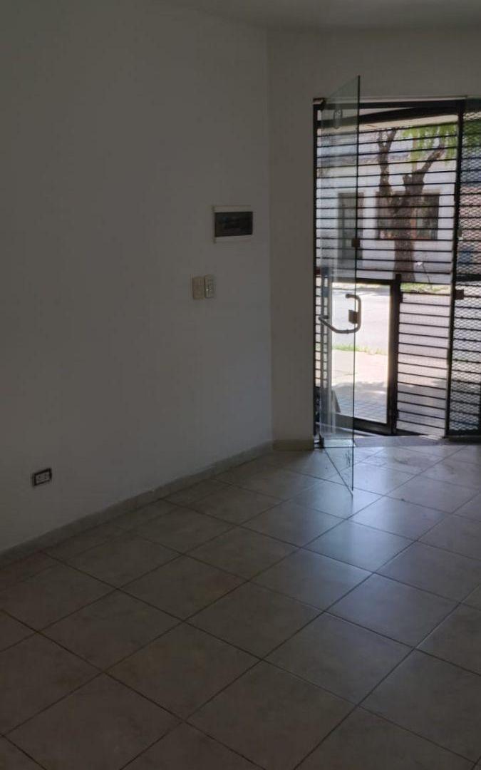 Foto de Local comercial sobre Av. TRES de Febrero 502 Villa Sarmiento, imagen 4
