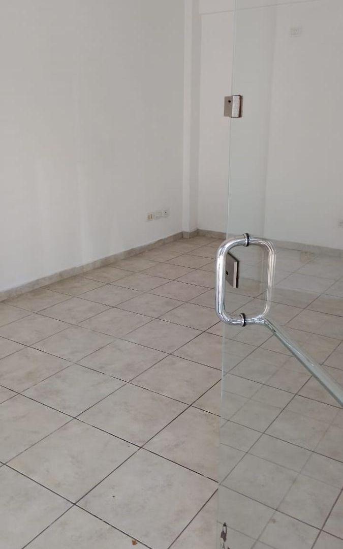 Local comercial sobre Av. TRES de Febrero 502 Villa Sarmiento