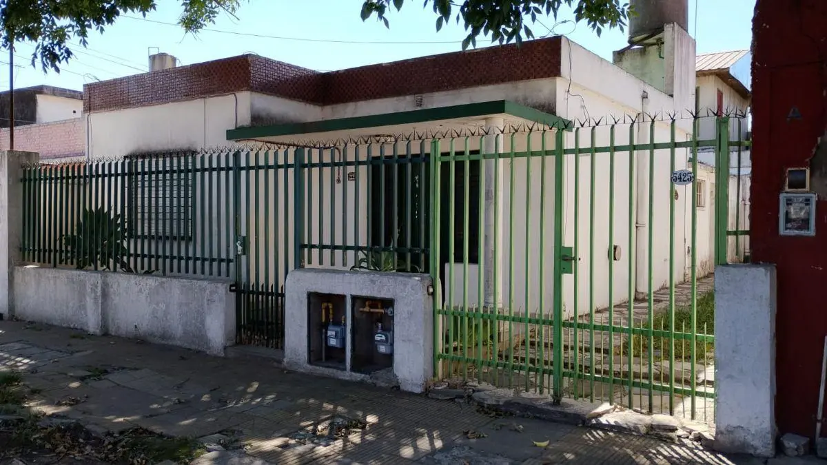 P.H DE TRES AMBIENTES AL FRENTE CON COCHERA ,SIN EXPENSAS 2
