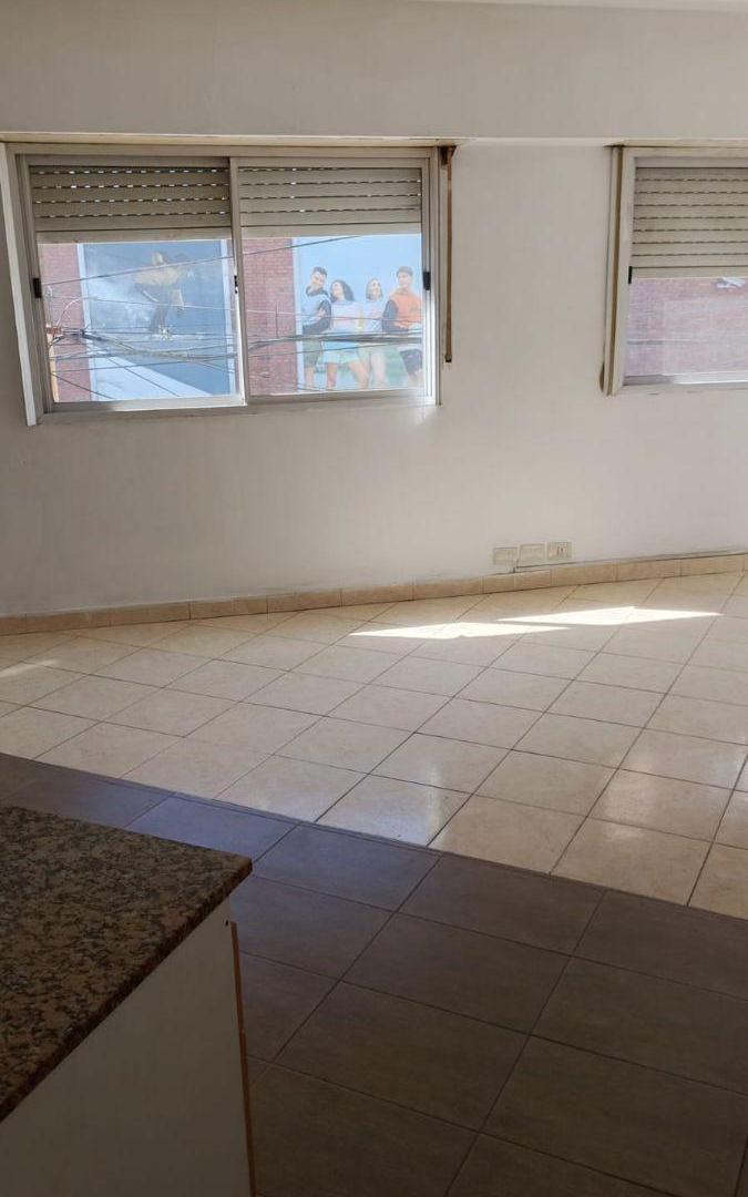 Foto de PH con 1 Dormitorio de 37 m² y patio ,en Alquiler en Ciudadela,en Planta Alta, imagen 4