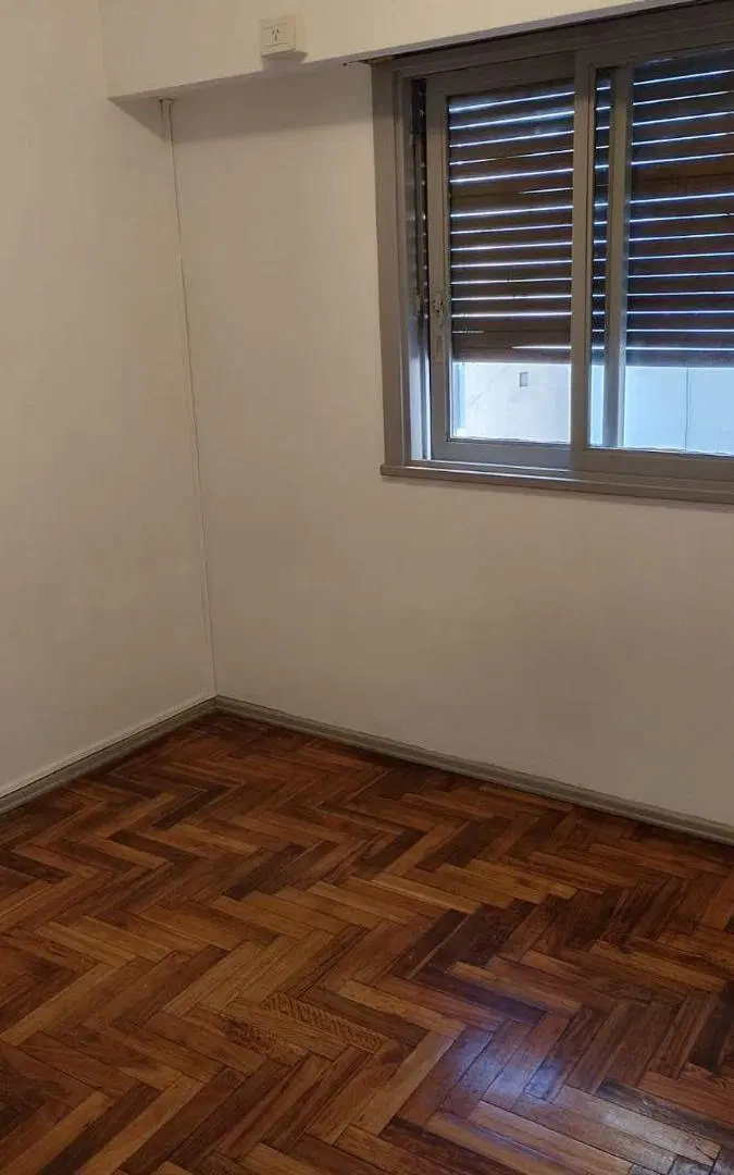 SEMIPISO EN ALQUILER DE TRES AMBIENTES MUY AMPLIOS Y LUMINOSOS .APTO PROFESIONAL.EXCELENTE UBICACION 5