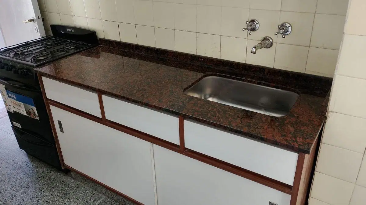 SEMIPISO EN ALQUILER DE TRES AMBIENTES MUY AMPLIOS Y LUMINOSOS .APTO PROFESIONAL.EXCELENTE UBICACION 3