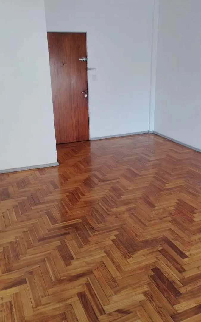 SEMIPISO EN ALQUILER DE TRES AMBIENTES MUY AMPLIOS Y LUMINOSOS .APTO PROFESIONAL.EXCELENTE UBICACION 1
