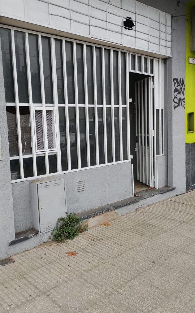 LOCAL CON VIDRIERA VARIOS DESTINOS C/GAS 40 M2 APROXIMADAMENTE EN RAMOS MEJIA