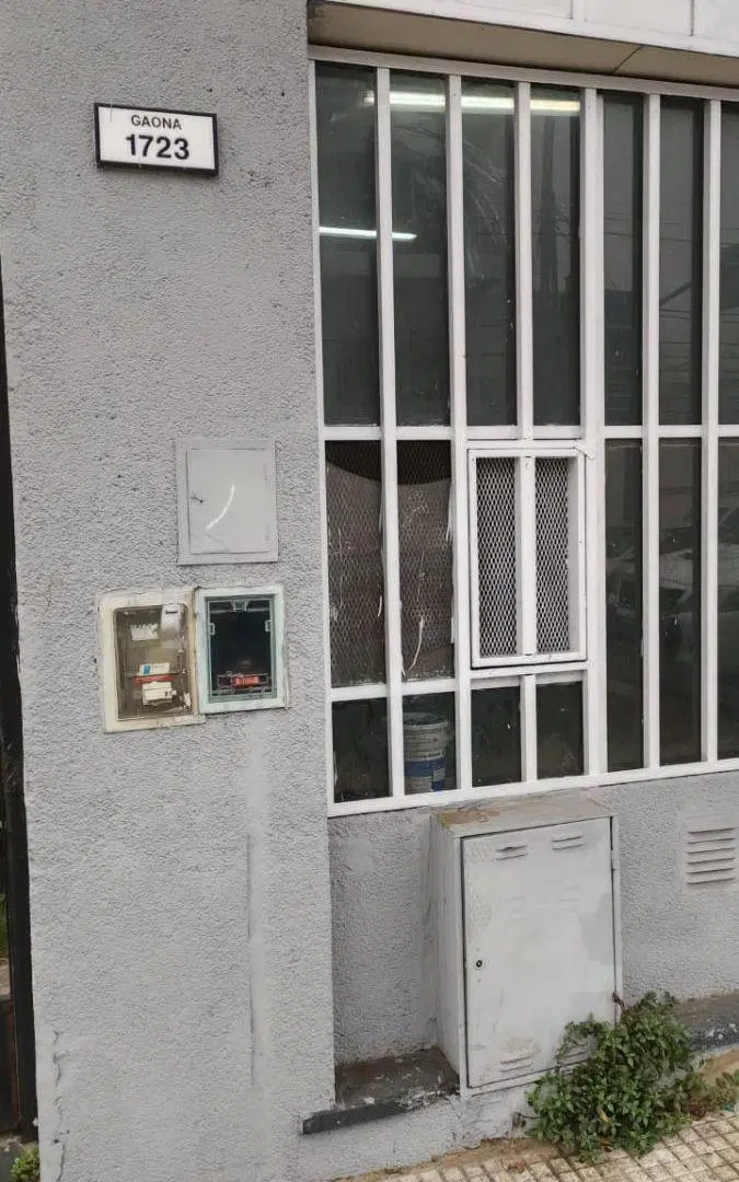 LOCAL CON VIDRIERA VARIOS DESTINOS C/GAS 40 M2 APROXIMADAMENTE EN RAMOS MEJIA 1