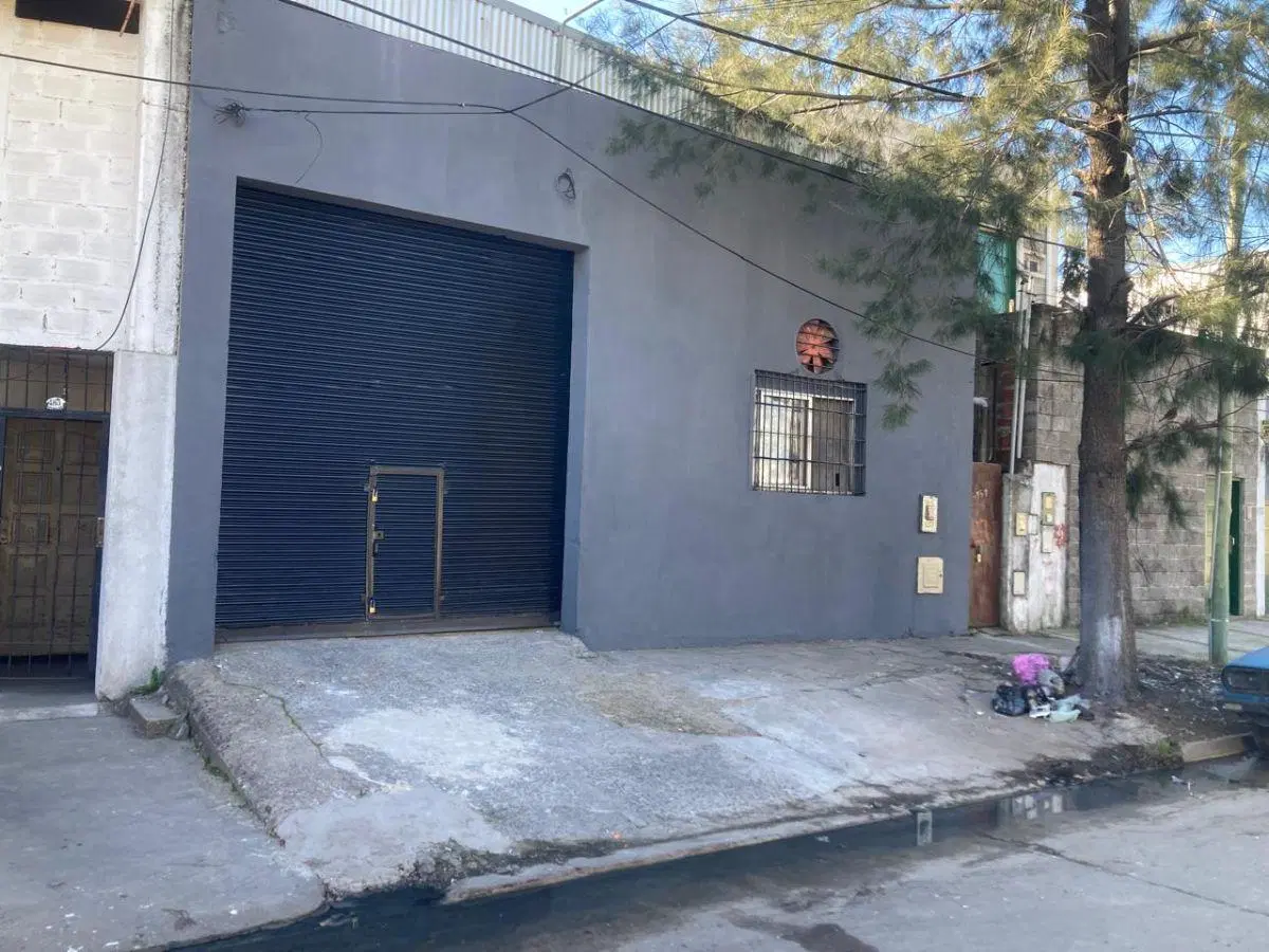 Depósito de 200 m² en alquiler en Ituzaingó 8