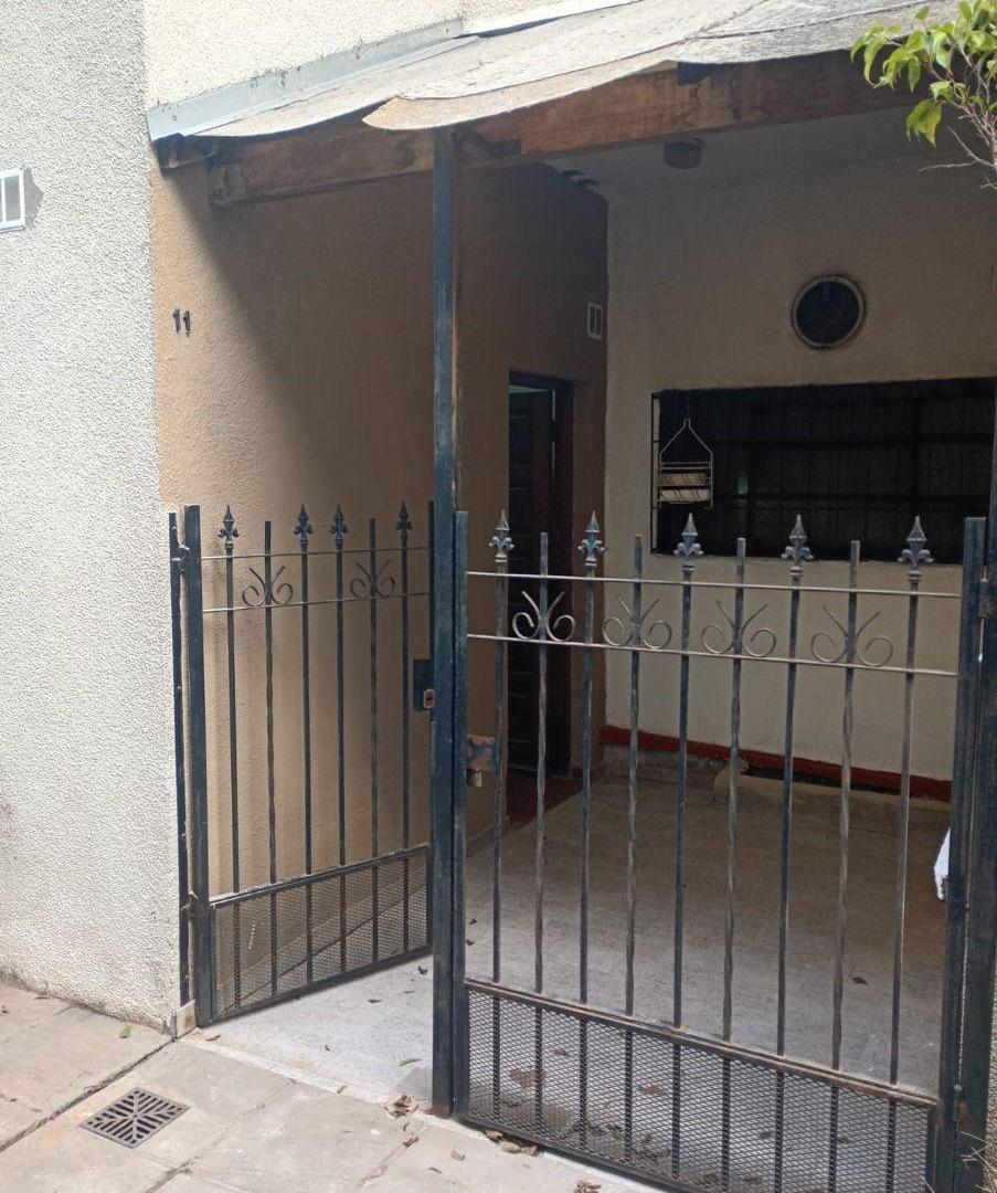 Foto de PH DUPLEX de 80 m² DE TRES AMBIENTES CON COCHERA en alquiler en Villa Sarmiento, imagen 1