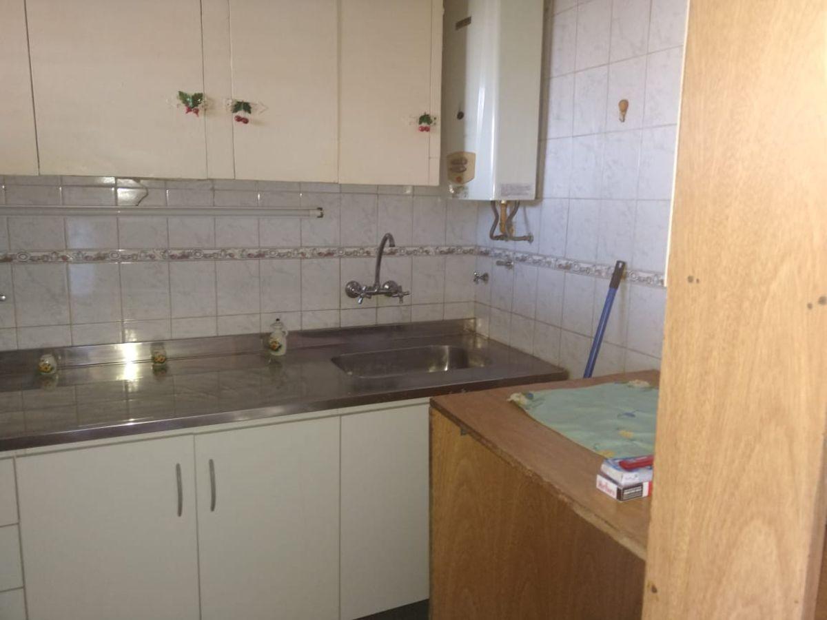 Foto de DEPARTAMENTO DE TRES AMBIENTES CON COCHERA POR ESCALERA TERCER PISO, imagen 4