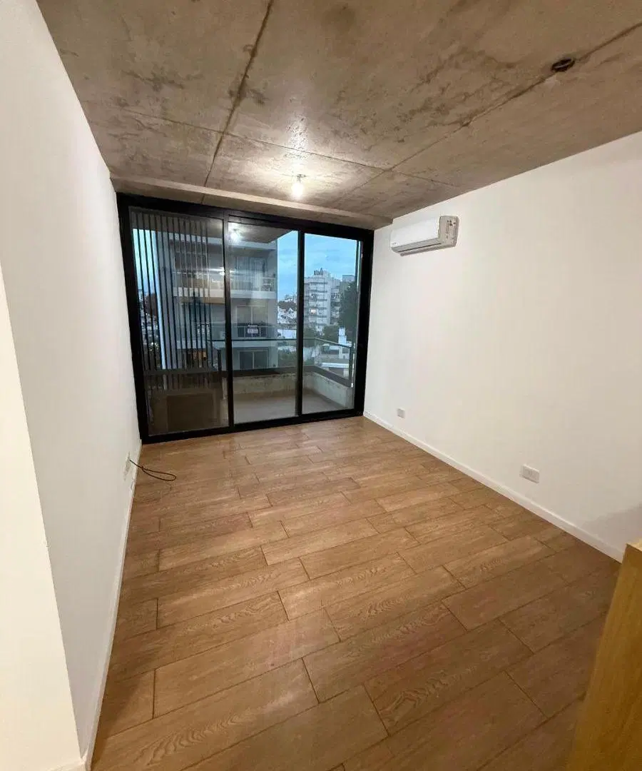 Dpto. al fte con balcón 4