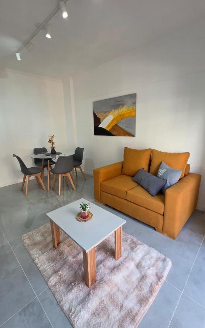 Departamento en venta 2 ambientes al frente con balcon saliente.