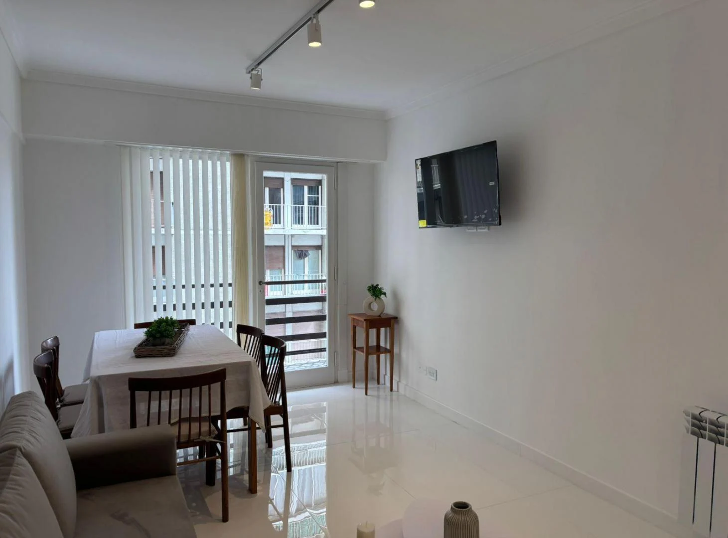 Departamento en venta 3 ambientes al frente con balcon saliente.
