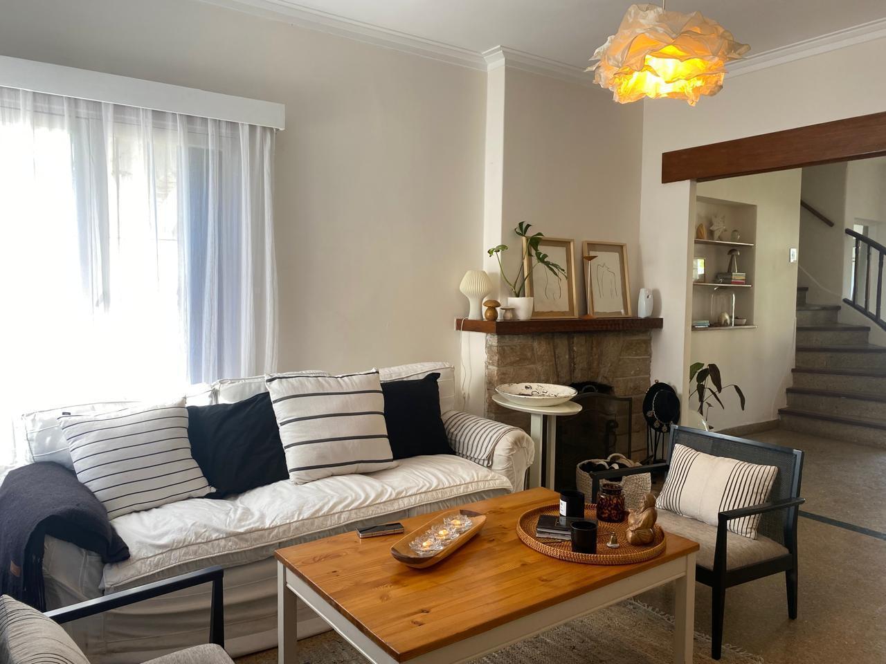 Foto de Casa en venta 5 ambientes con dependencia de servicio., imagen 2