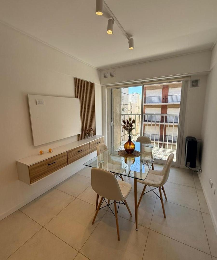 Departamento en venta 2 ambientes a la calle con balcon.