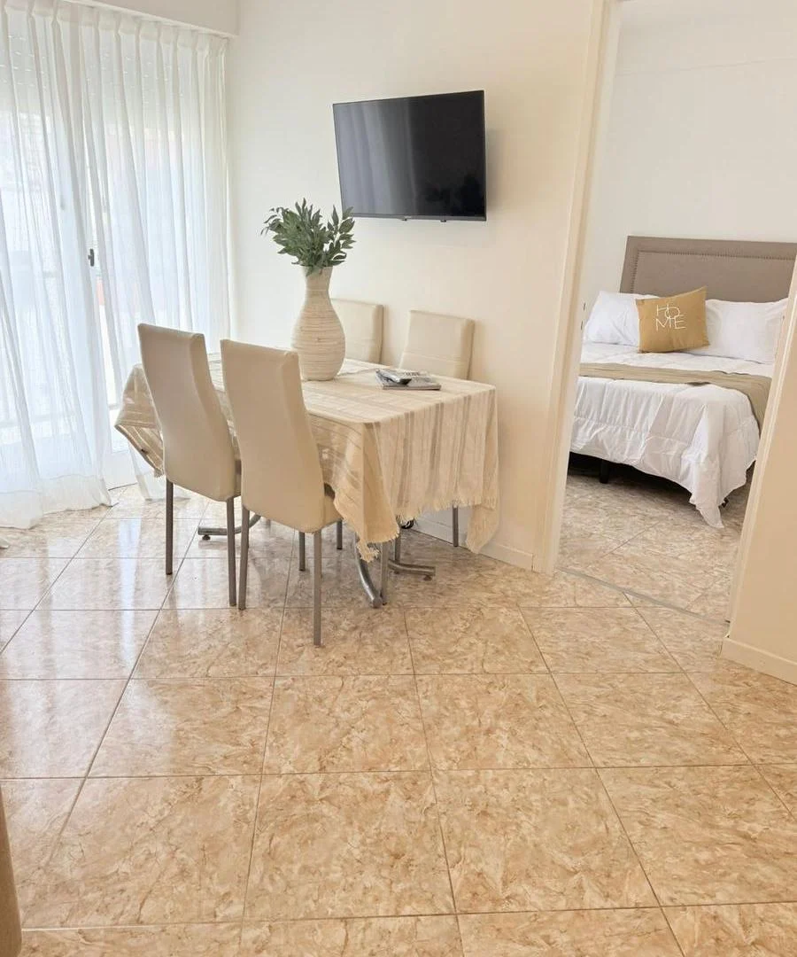 Departamento en venta 1 ambiente dividido a la calle.