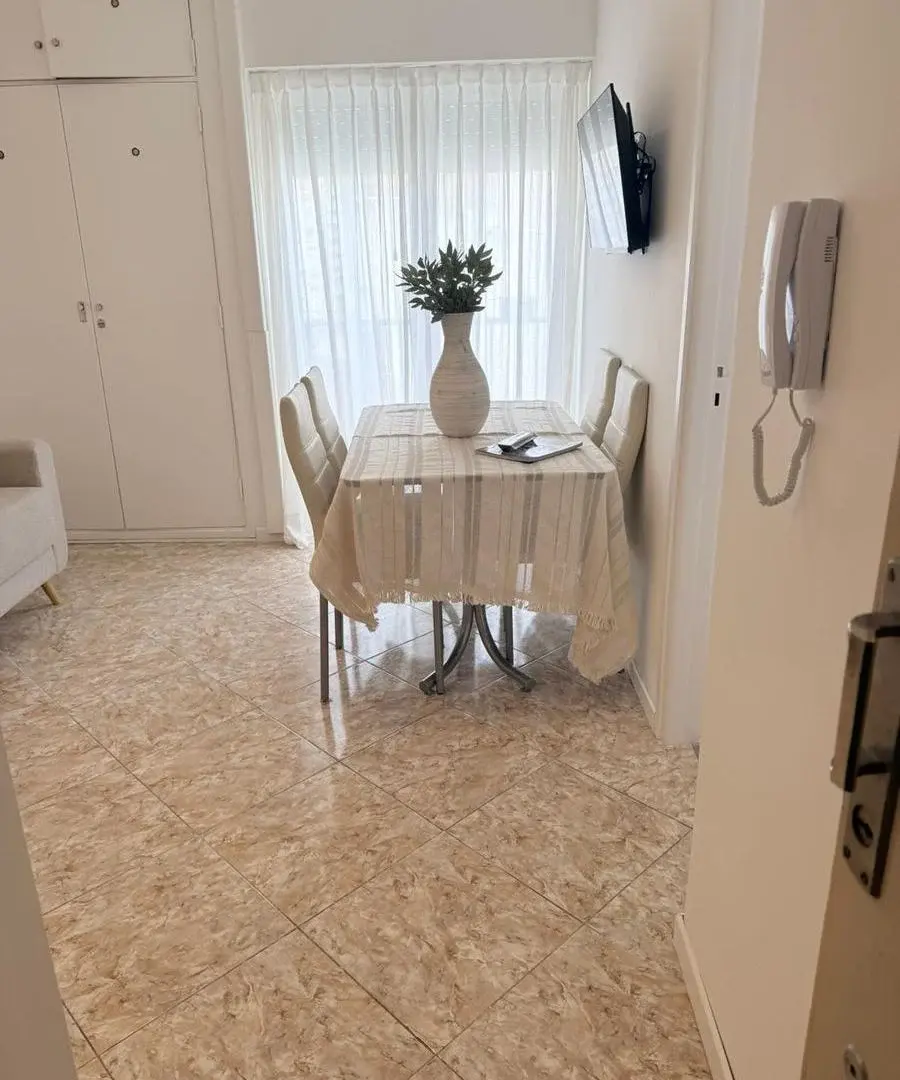Departamento en venta 1 ambiente dividido a la calle. 5