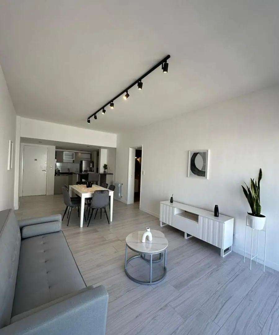 Departamento en venta 4 ambientes con dependencia y balcon terraza. 5