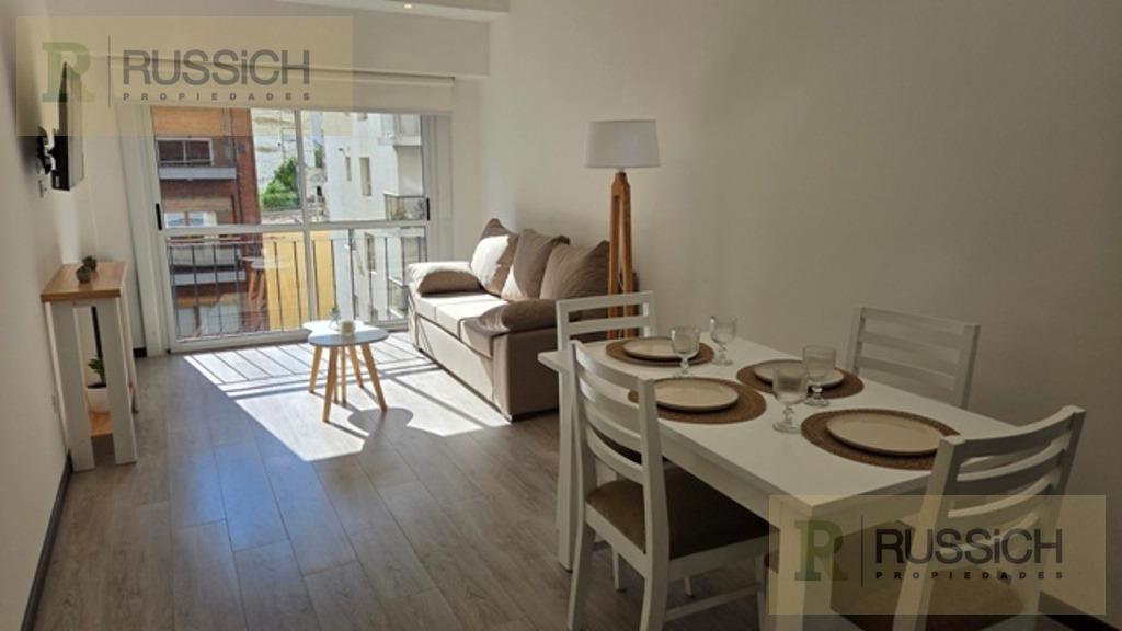 Departamento en venta 3 ambientes a la calle con balcon frances