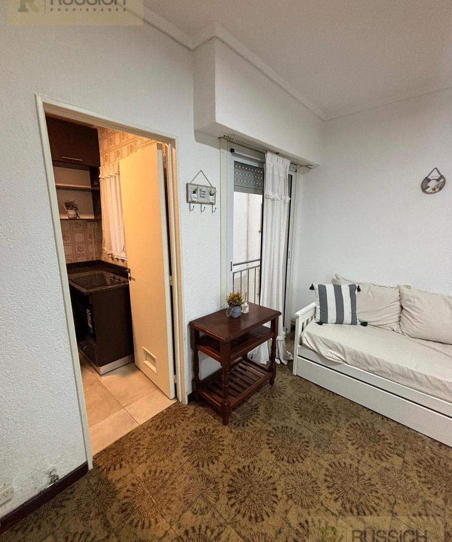 Departamento en venta 2 ambientes al contrafrente con cochera fija