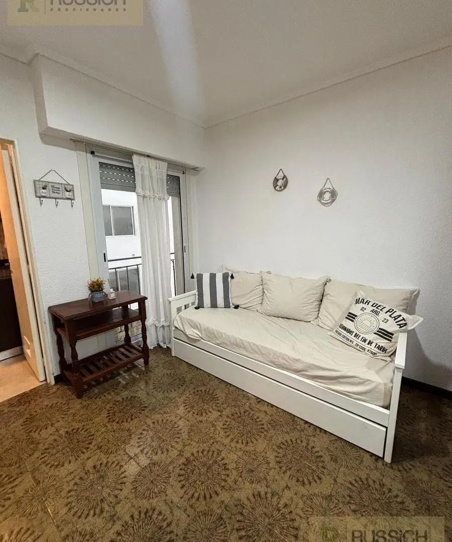 Departamento en venta 2 ambientes al contrafrente con cochera fija 3