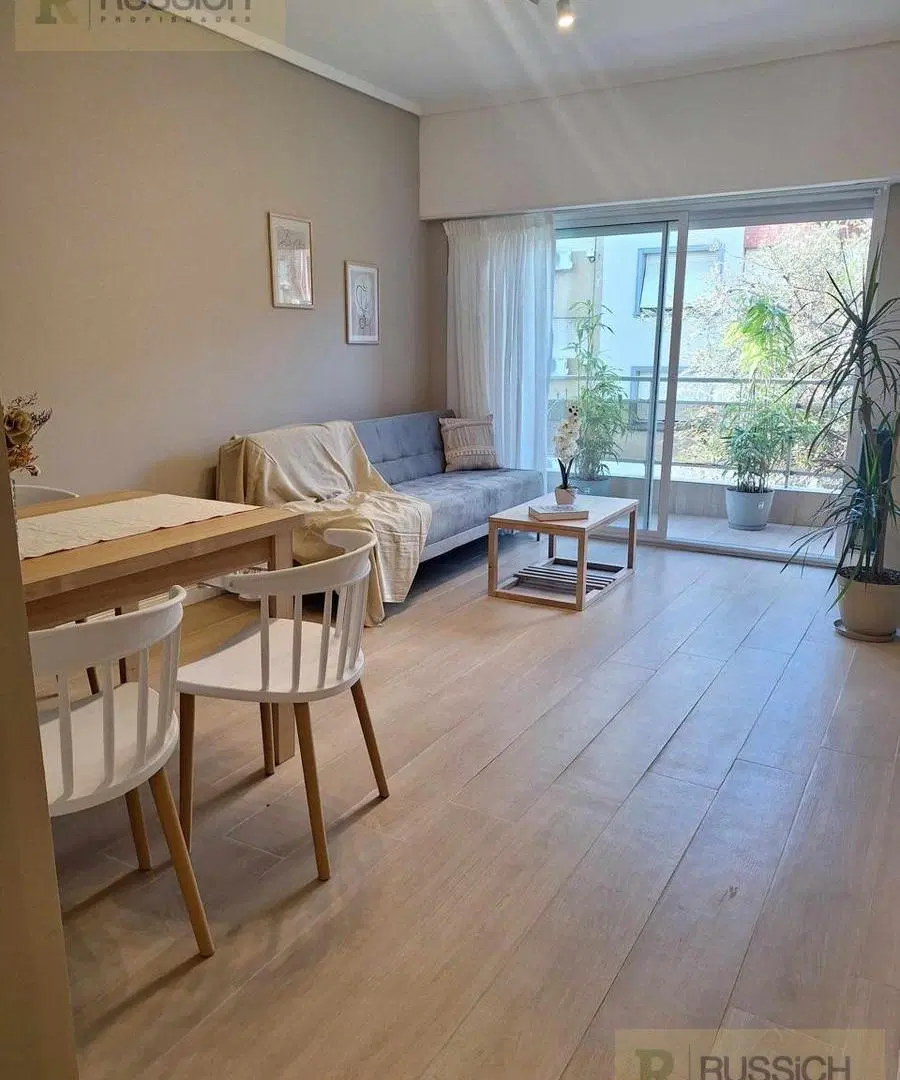 Departamento en venta 2 ambientes a la calle con balcon saliente 2
