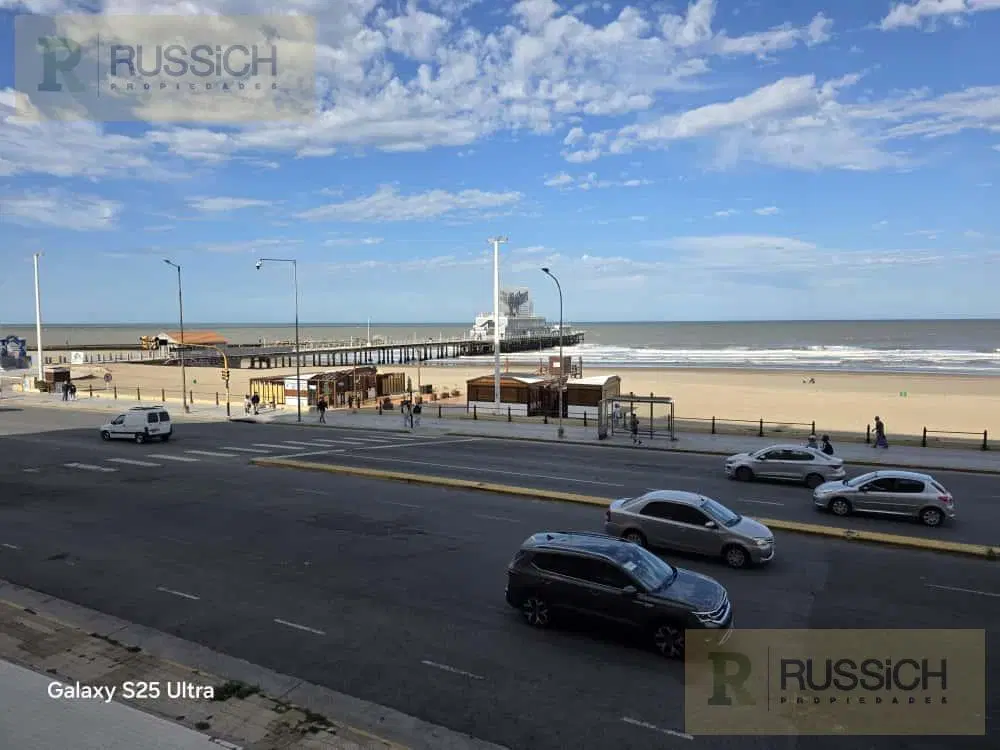 Departamento en venta 2 ambientes con dependencia y vista al mar. 2