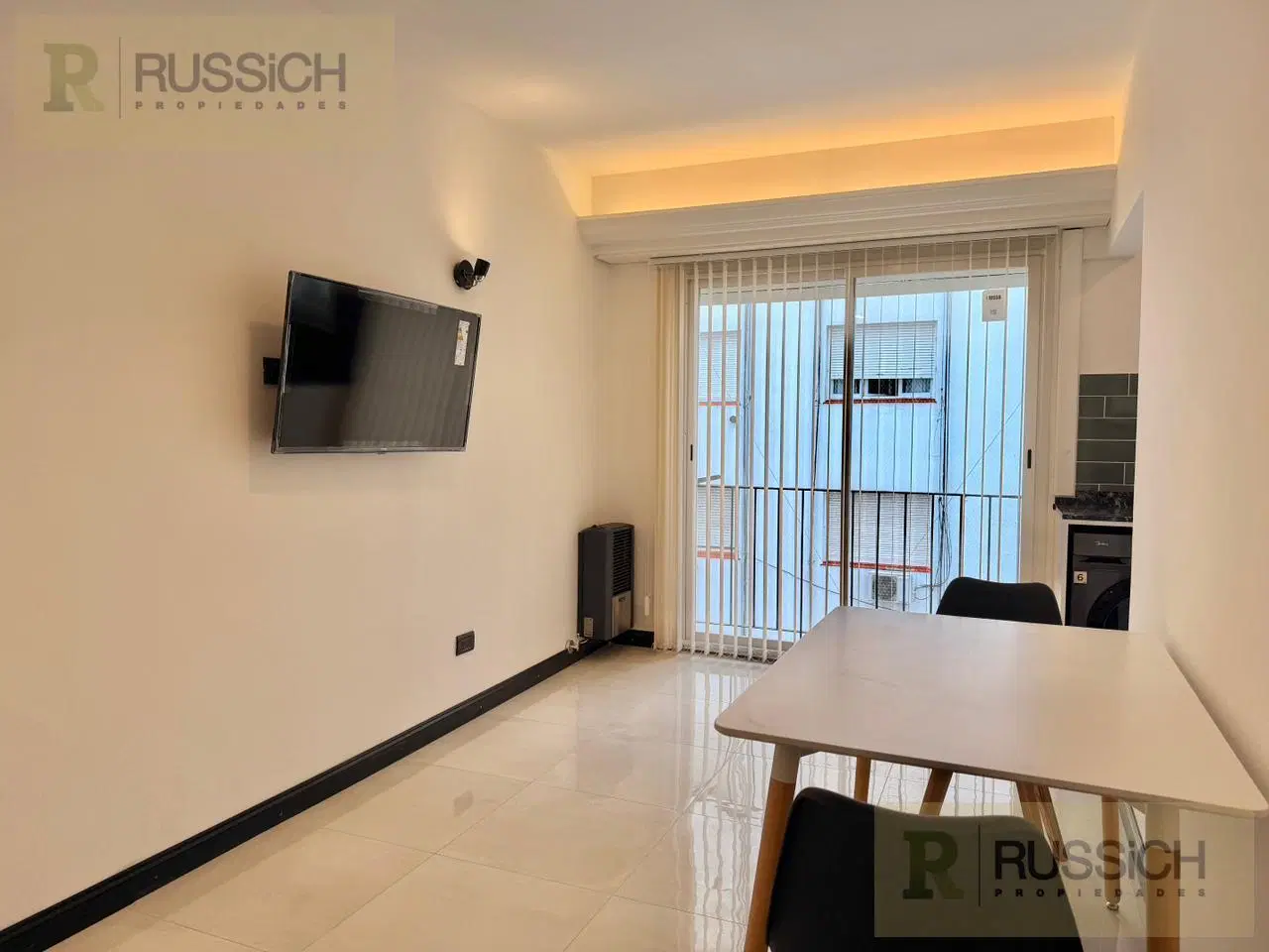 Departamento en venta 1 ambiente al contrafrente con balcon frances 2