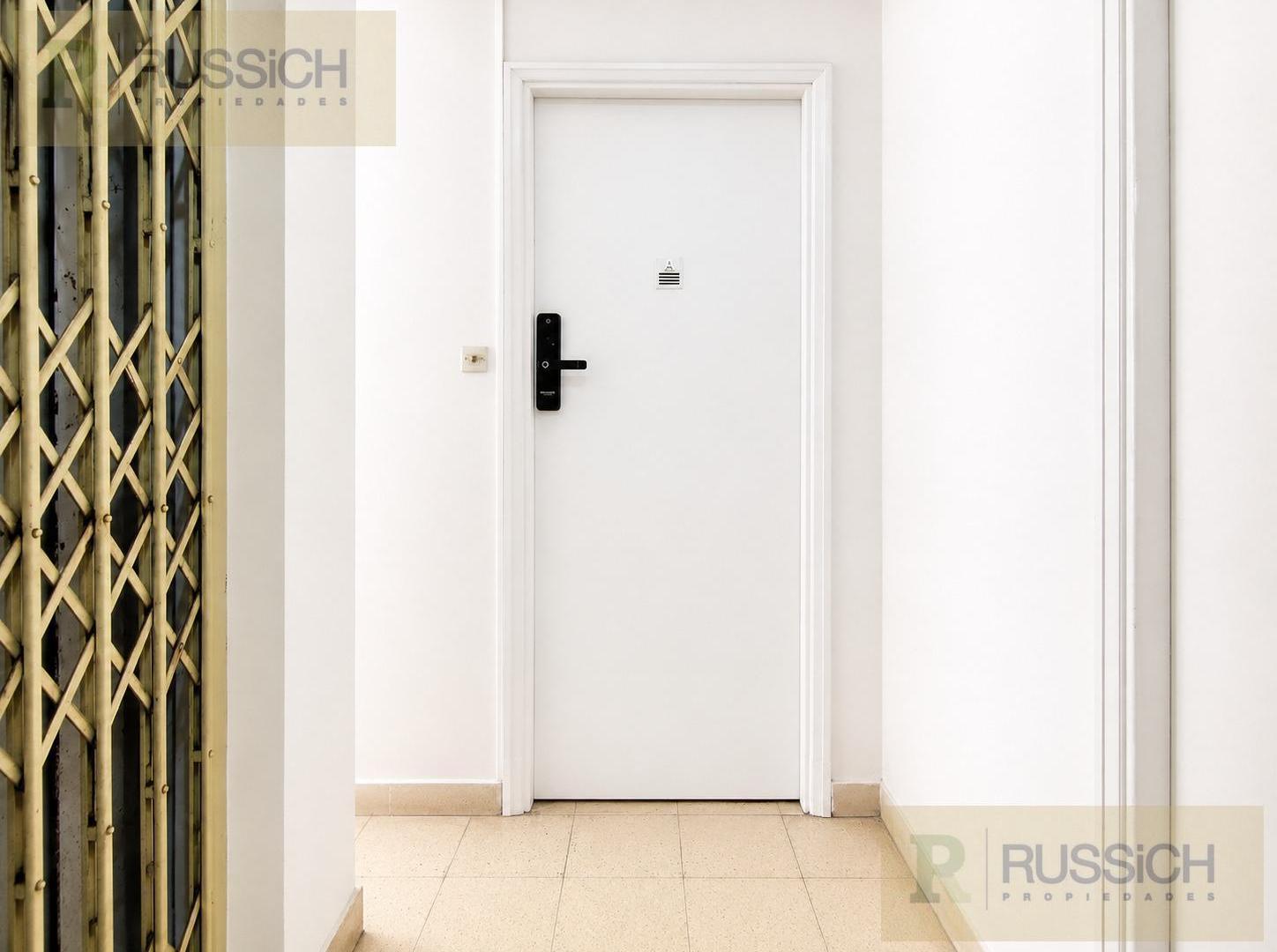 Foto de Departamento en venta 2 ambientes a la calle con balcon frances, imagen 2