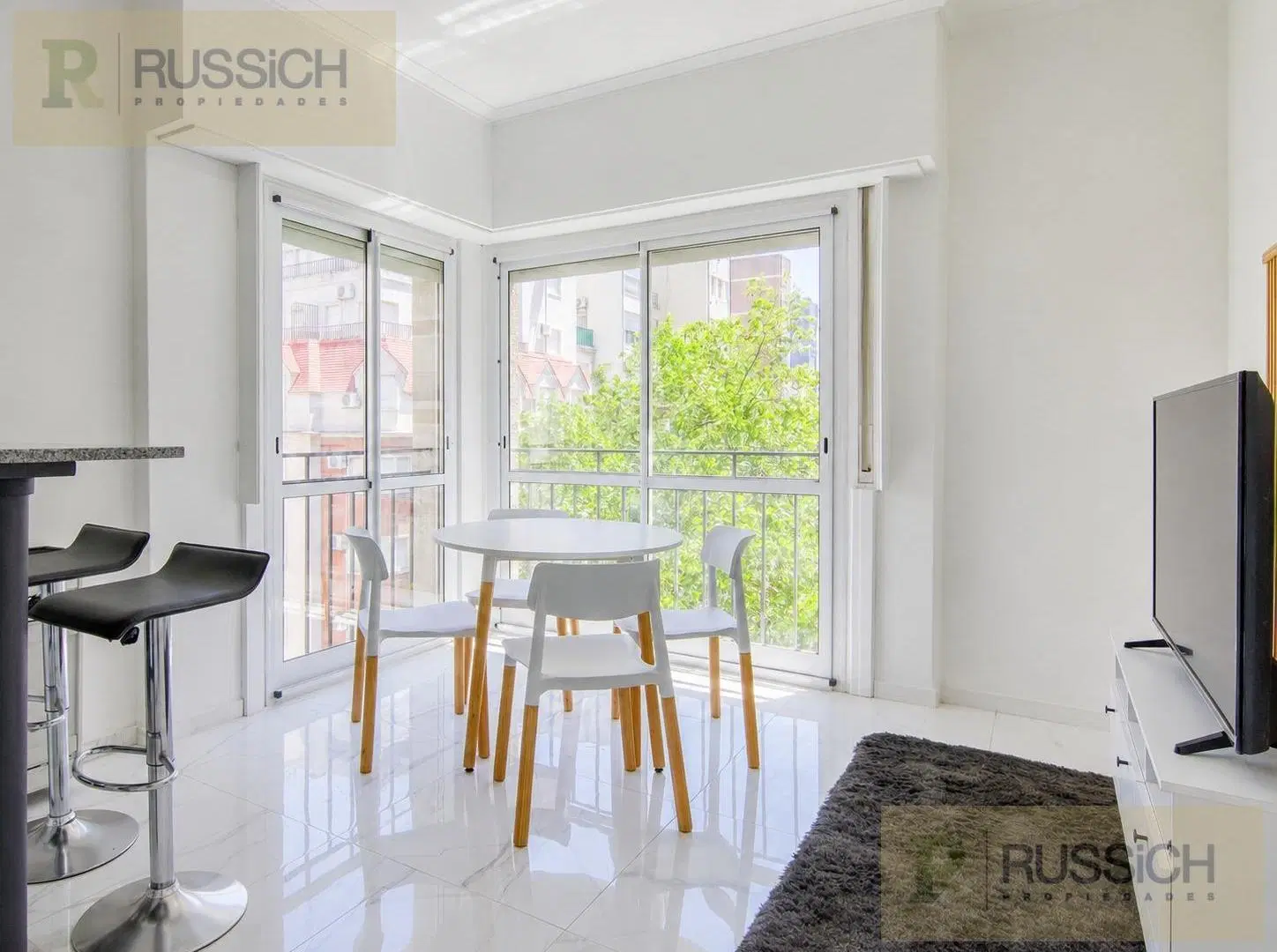 Departamento en venta 2 ambientes a la calle con balcon frances 5