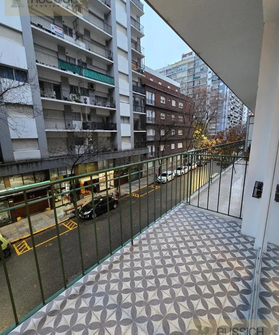 Departamento de 2 Amb. con Dependencias, reciclado a nuevo, c/balcón a la calle Mar del Plata 4