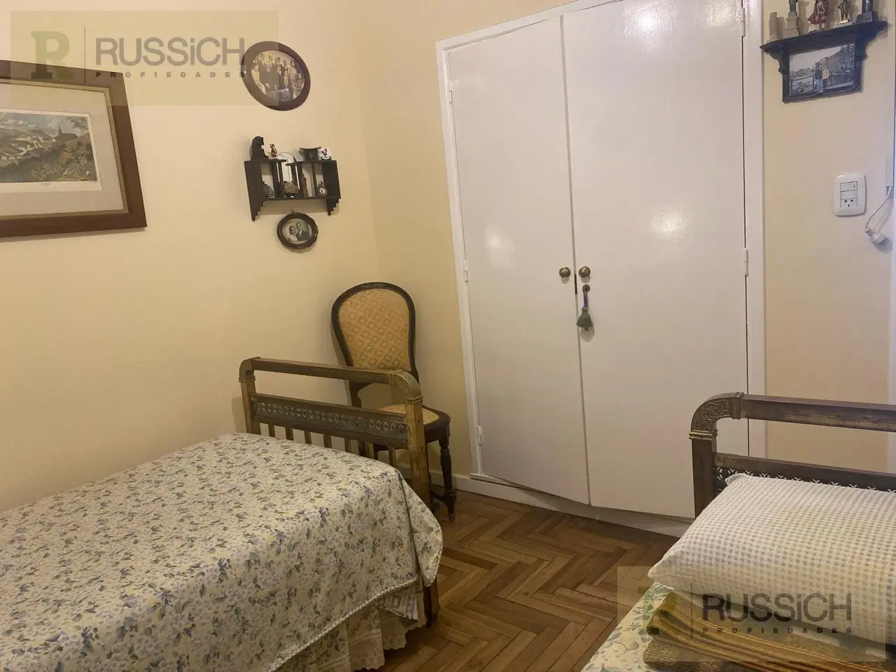 Departamento en venta 2 ambientes a la calle con vista a plaza Colon 4