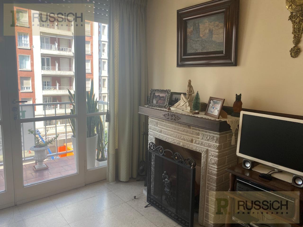 Departamento en venta 2 ambientes a la calle con vista a plaza Colon