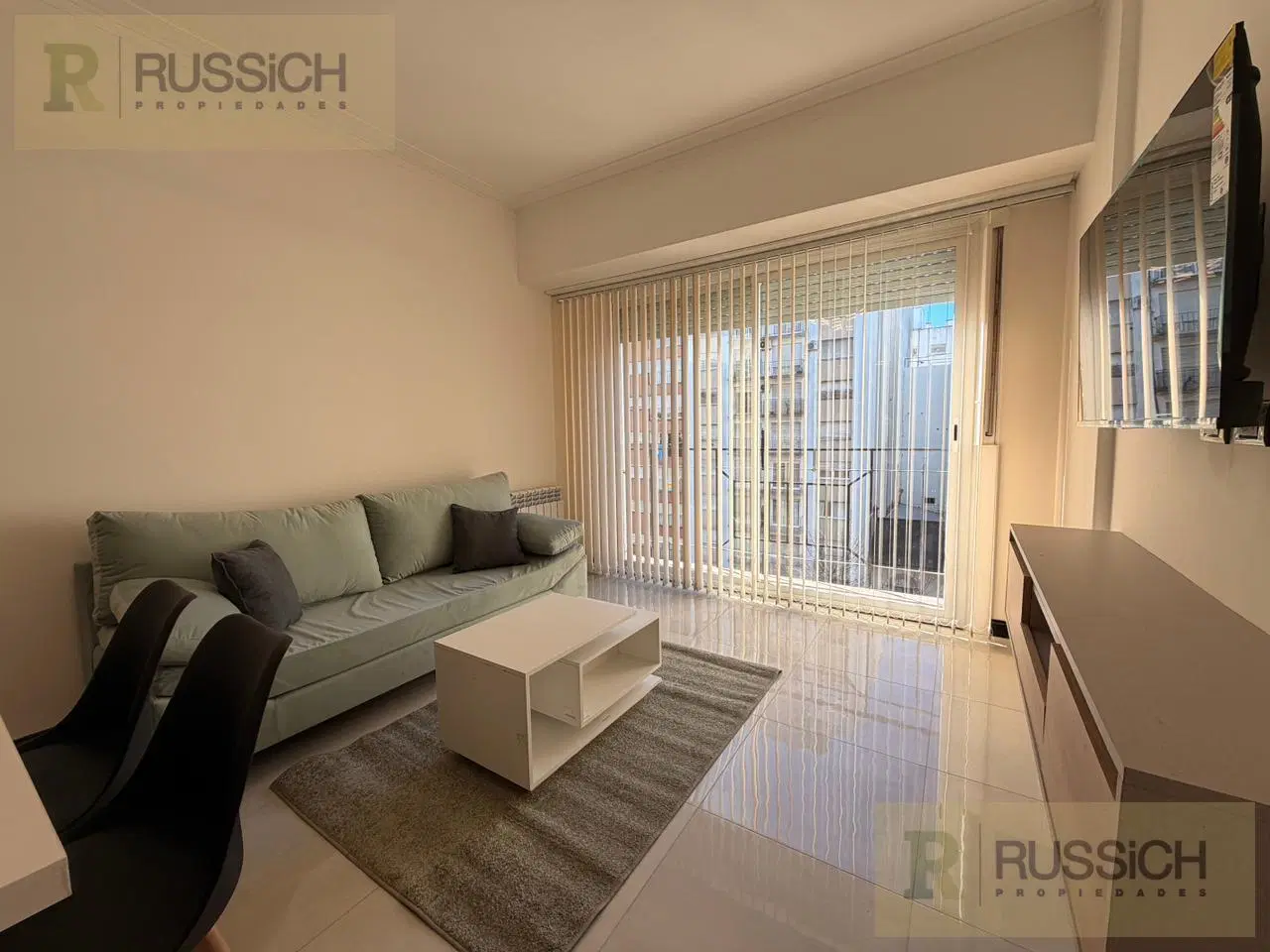Departamento en venta 3 ambientes con dependencia al frente 1