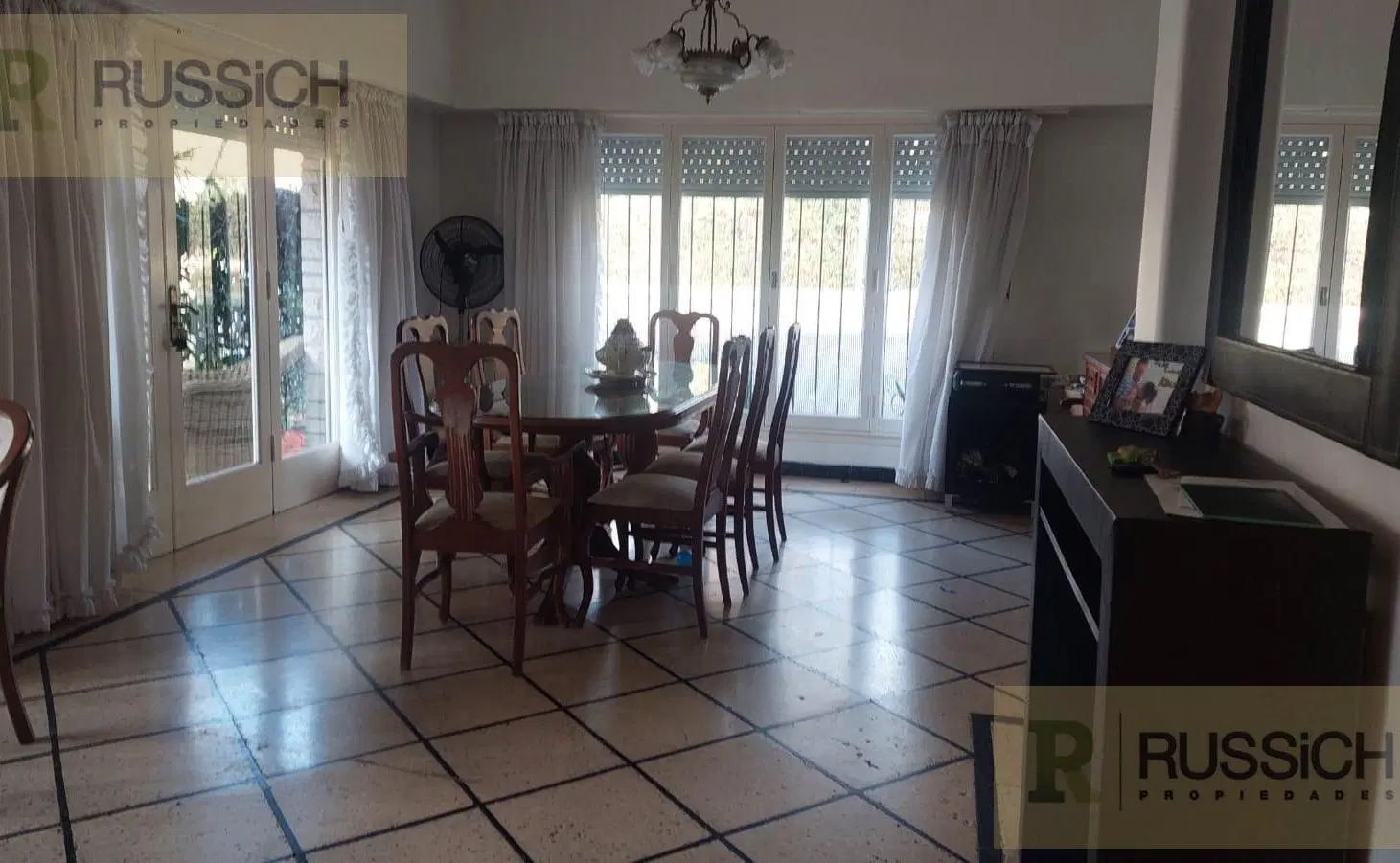 Chalet de 5 ambientes en esquina, barrio Guemes 4