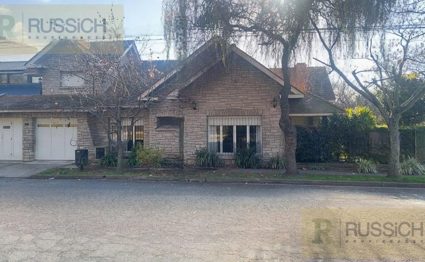 Chalet de 5 ambientes en esquina, barrio Guemes 8