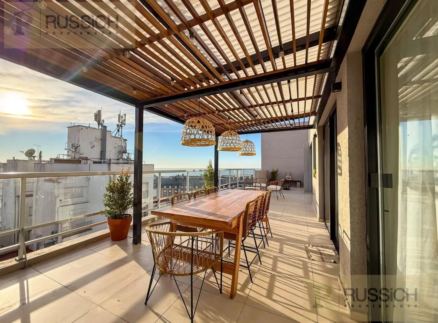 Semipiso 3 ambientes con terraza y vista al mar 2