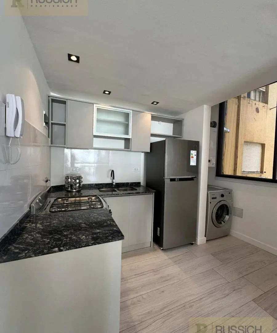 Departamento en venta 4 ambientes con dependencia a la calle con balcon terraza 4
