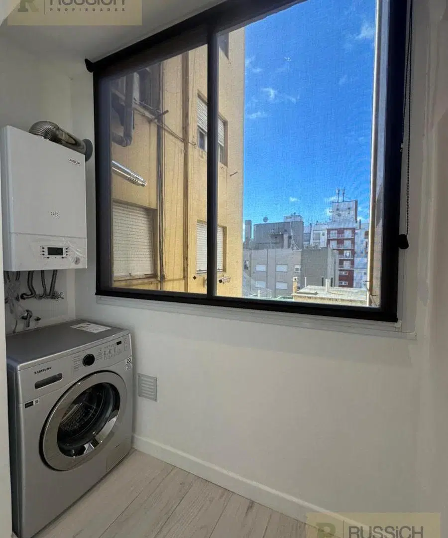 Departamento en venta 4 ambientes con dependencia a la calle con balcon terraza 2