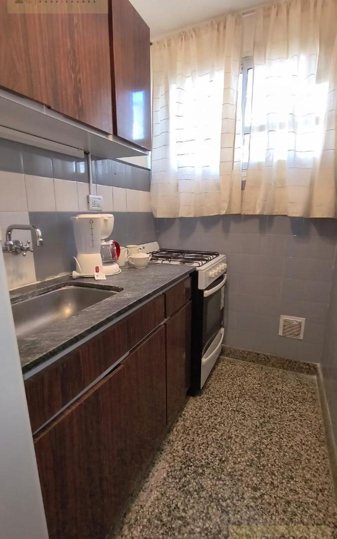 Foto de Departamento de 1 ambiente con balcon saliente, imagen 3