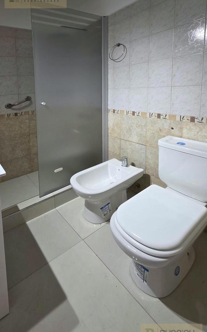 Foto de Departamento en Venta 2 ambientes a la calle con dependencia de servicio, imagen 3