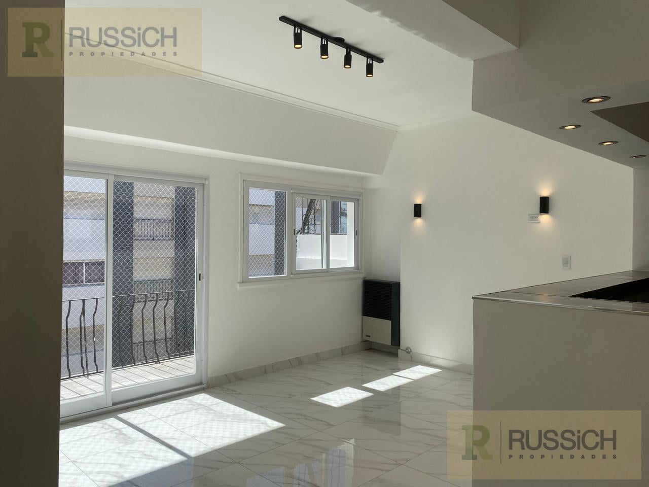 Foto de Departamento en venta 3 ambientes a la calle con balcon, imagen 1