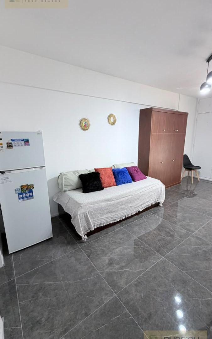 Foto de Departamento de 1 ambiente al frente con balcon saliente, imagen 2