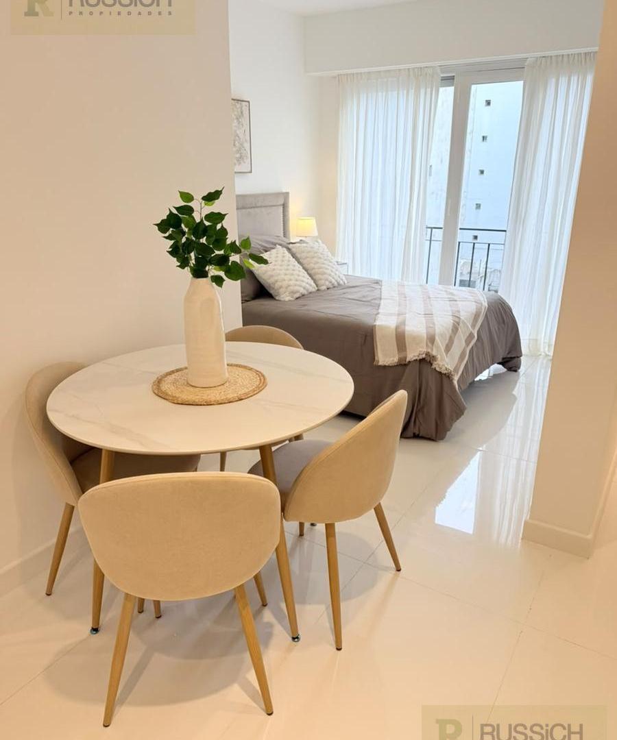 Foto de Departamento de un ambiente a la calle con balcon frances, imagen 2